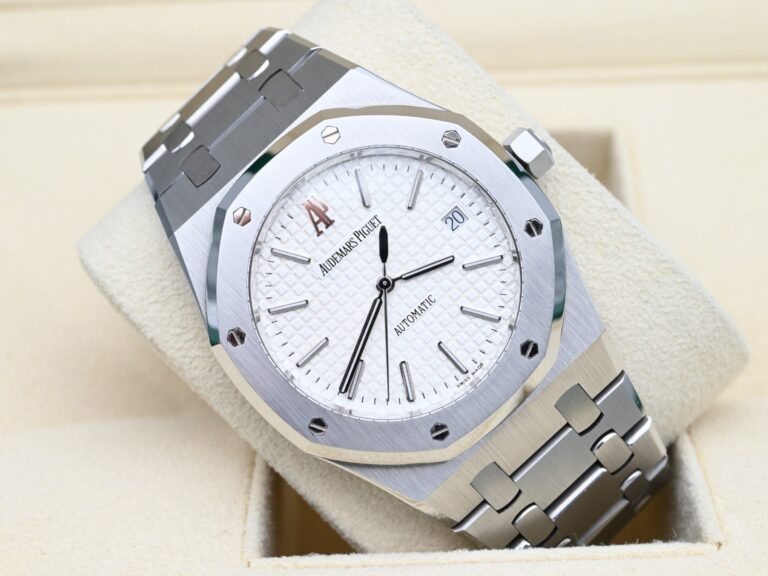 Audemars Piguet Royal Oak 15300ST (4)