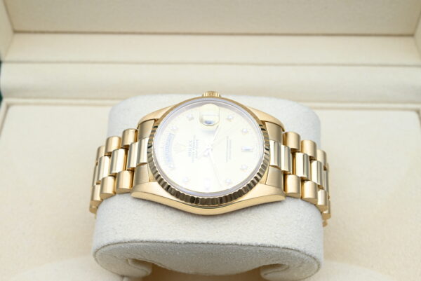 Rolex Day-Date Ref. 18238 Year 1992 (Box & Papers) - Image 3