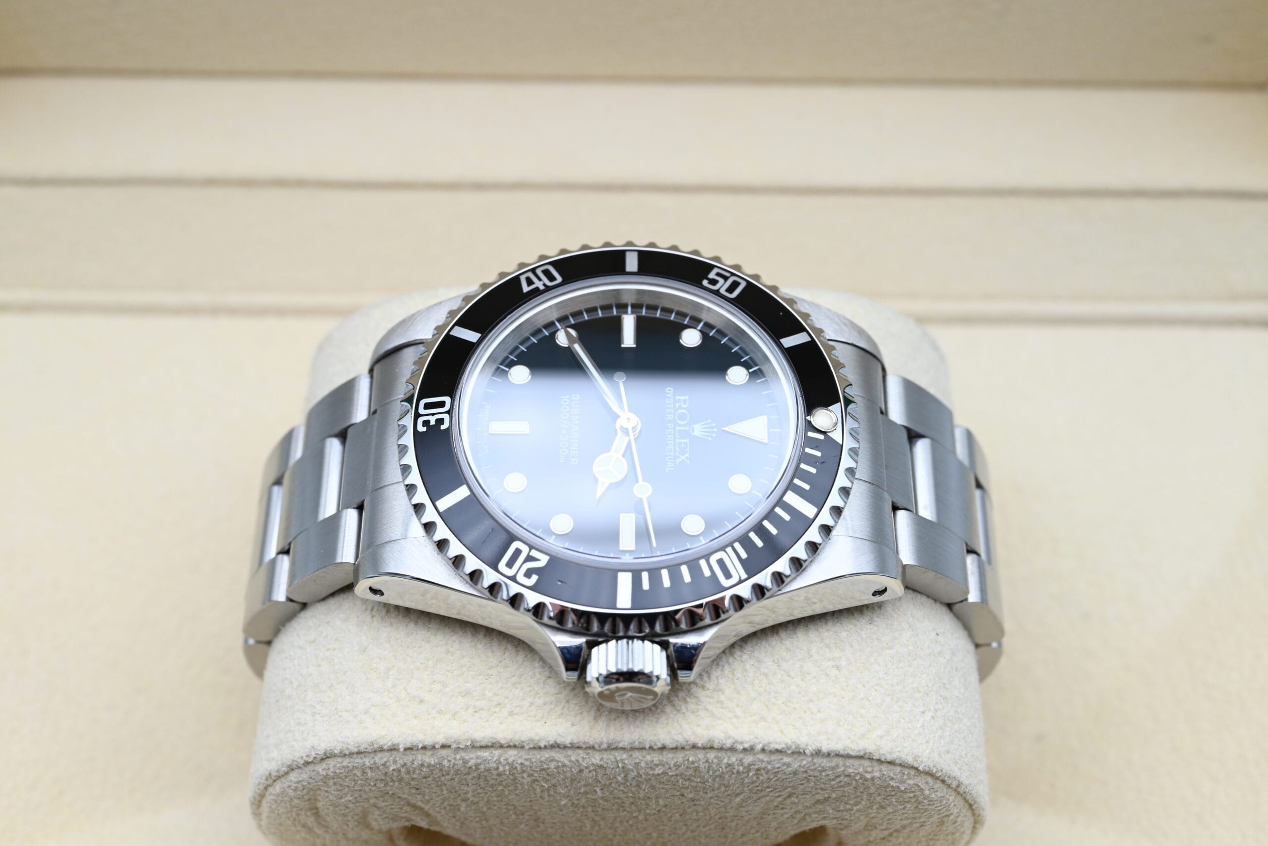 Rolex Submariner Ref. 14060 Year 1998 (Box & Papers) – Image 4