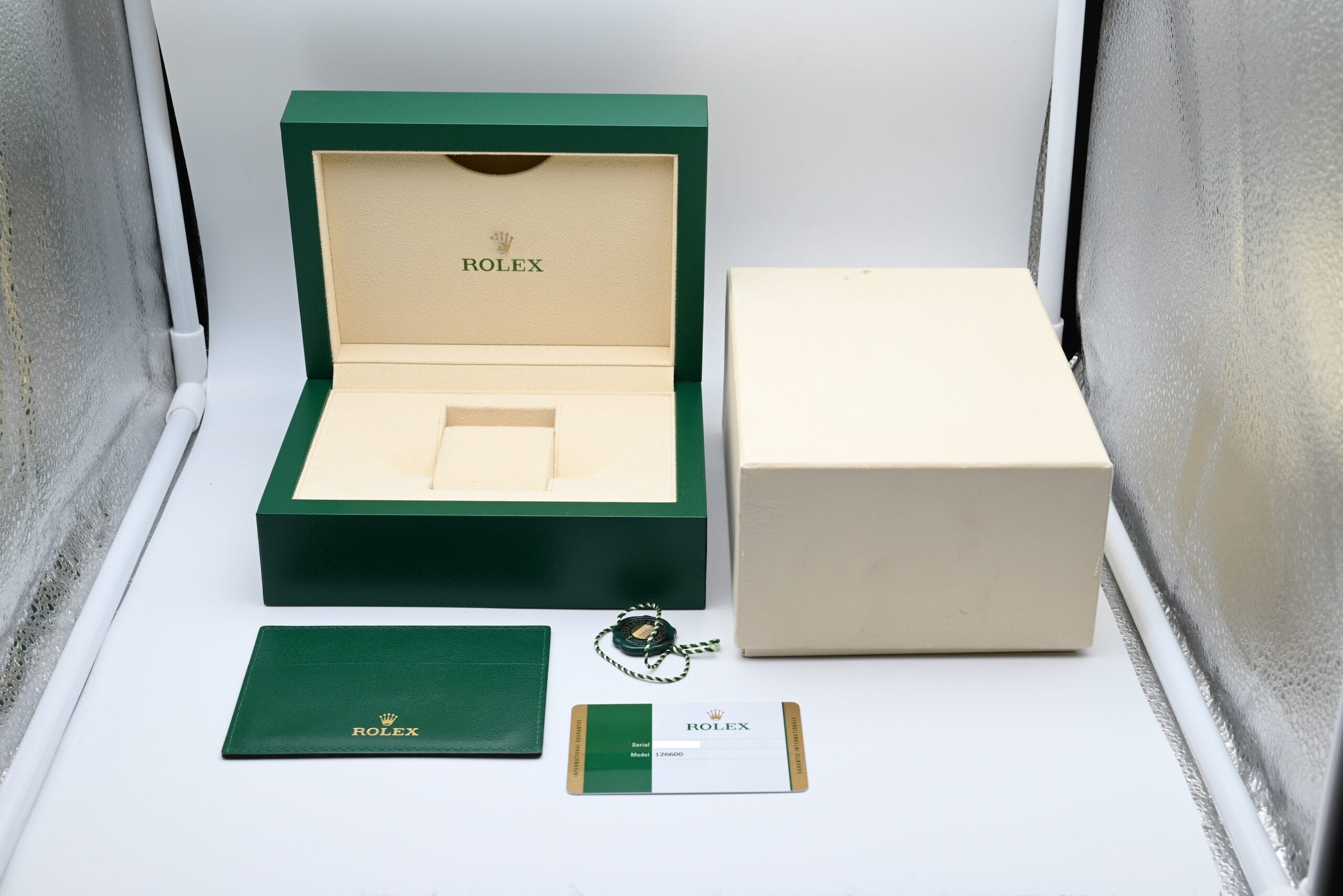 Rolex Sea-Dweller Ref. 126600 Year 2018 (Box & Papers) - immagine 2